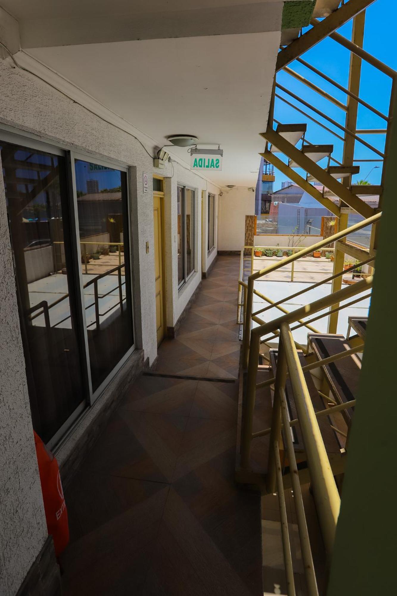 Hostal Sol Del Pacifico Икике Екстериор снимка